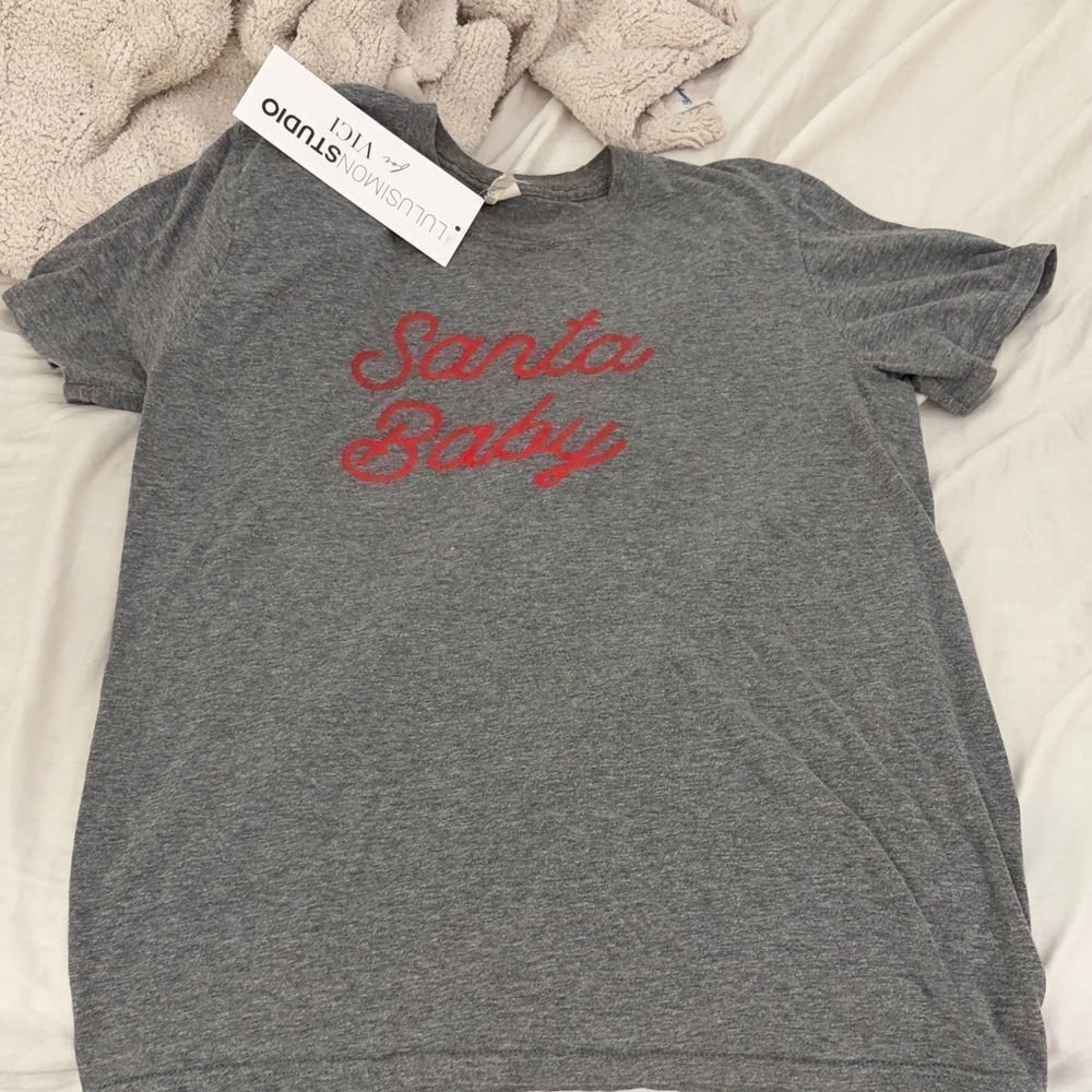 Gray 'Santa Baby' T-Shirt Vici by lulusimon size Small nwt